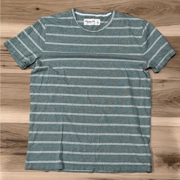 Abercrombie and Fitch Soft AF Green and White Striped Tee Shirt Men’s Small - Picture 1 of 3